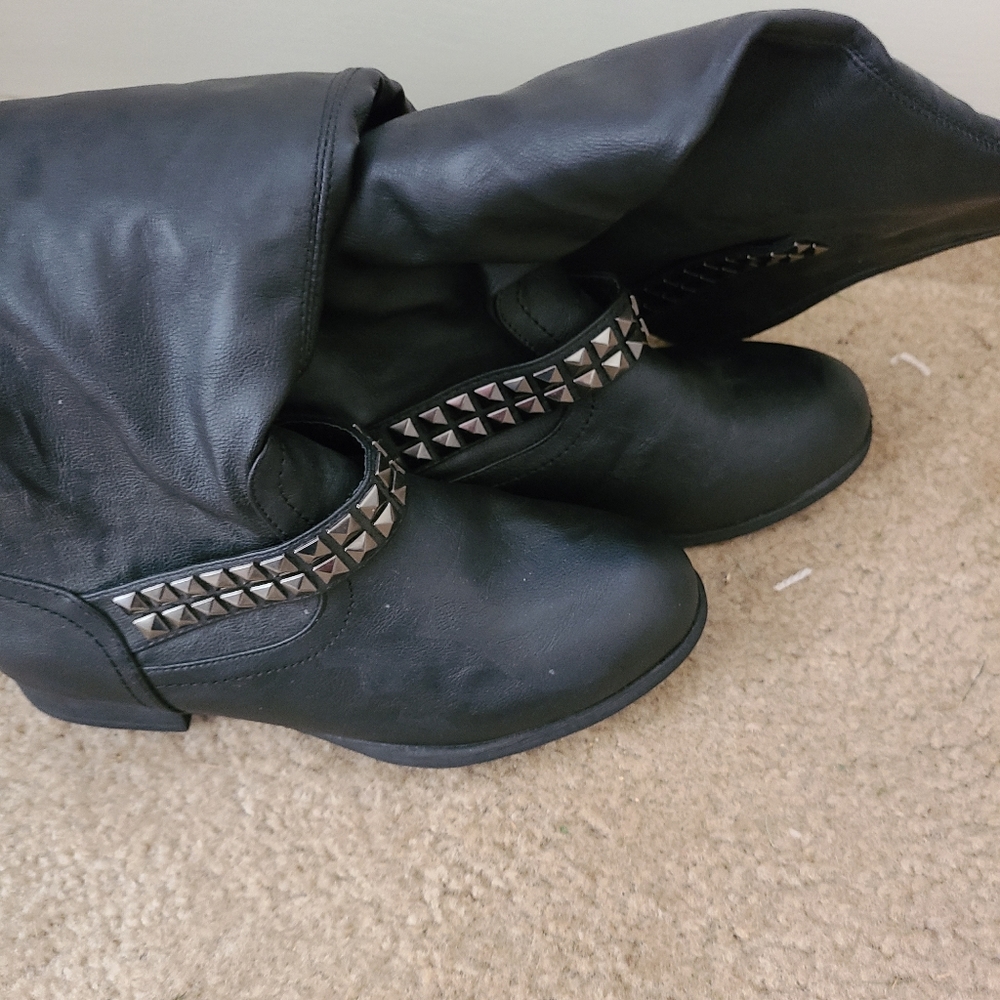 Boots - Picture 3 of 3